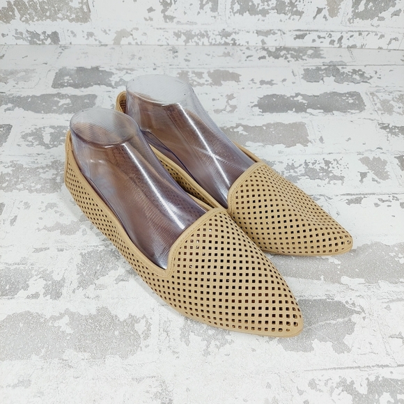 New Mia Cream Pointy Toe Perforated Slip On Loafers D936 - Picture 3 of 12